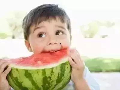 气球蛙搞笑吃瓜,笑料横生！