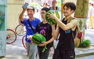 学校吃瓜对话,揭秘校园里的八卦趣事